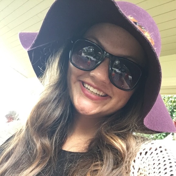 Meet your Posher, Dixie - Picture 2 of 6